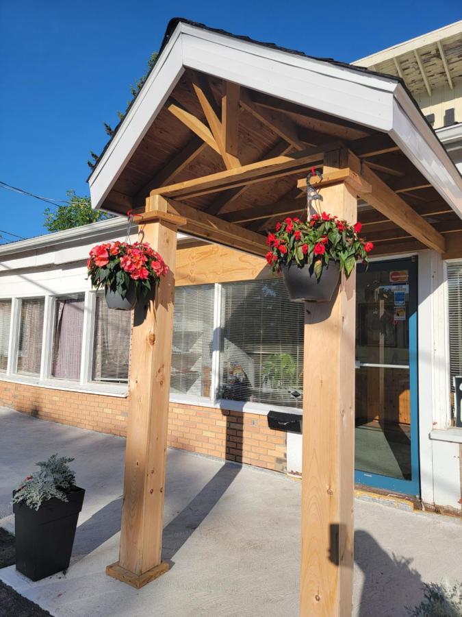 Gateway Motel Gananoque Exterior photo